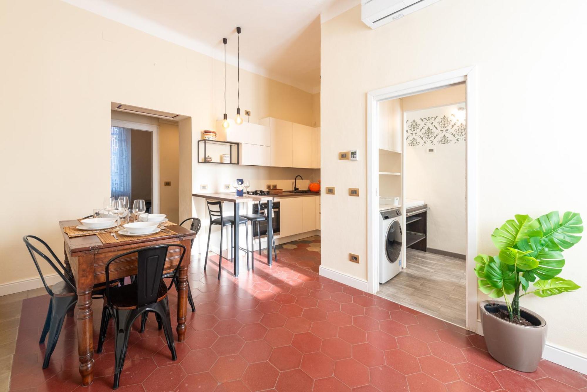 10' Duomo & Station Large Apartment *