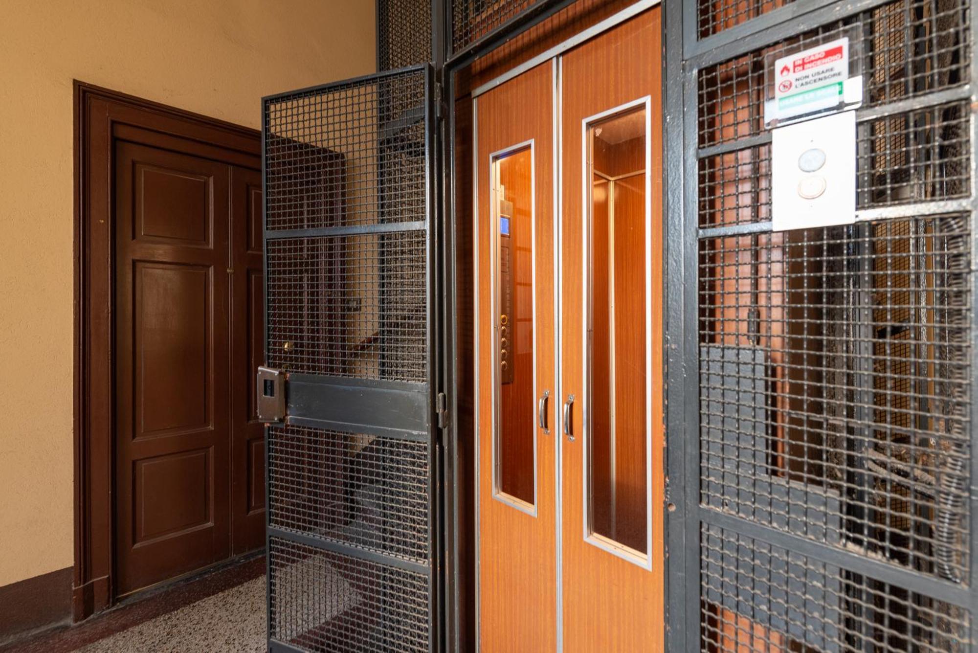 10' Duomo & Station Large Apartment