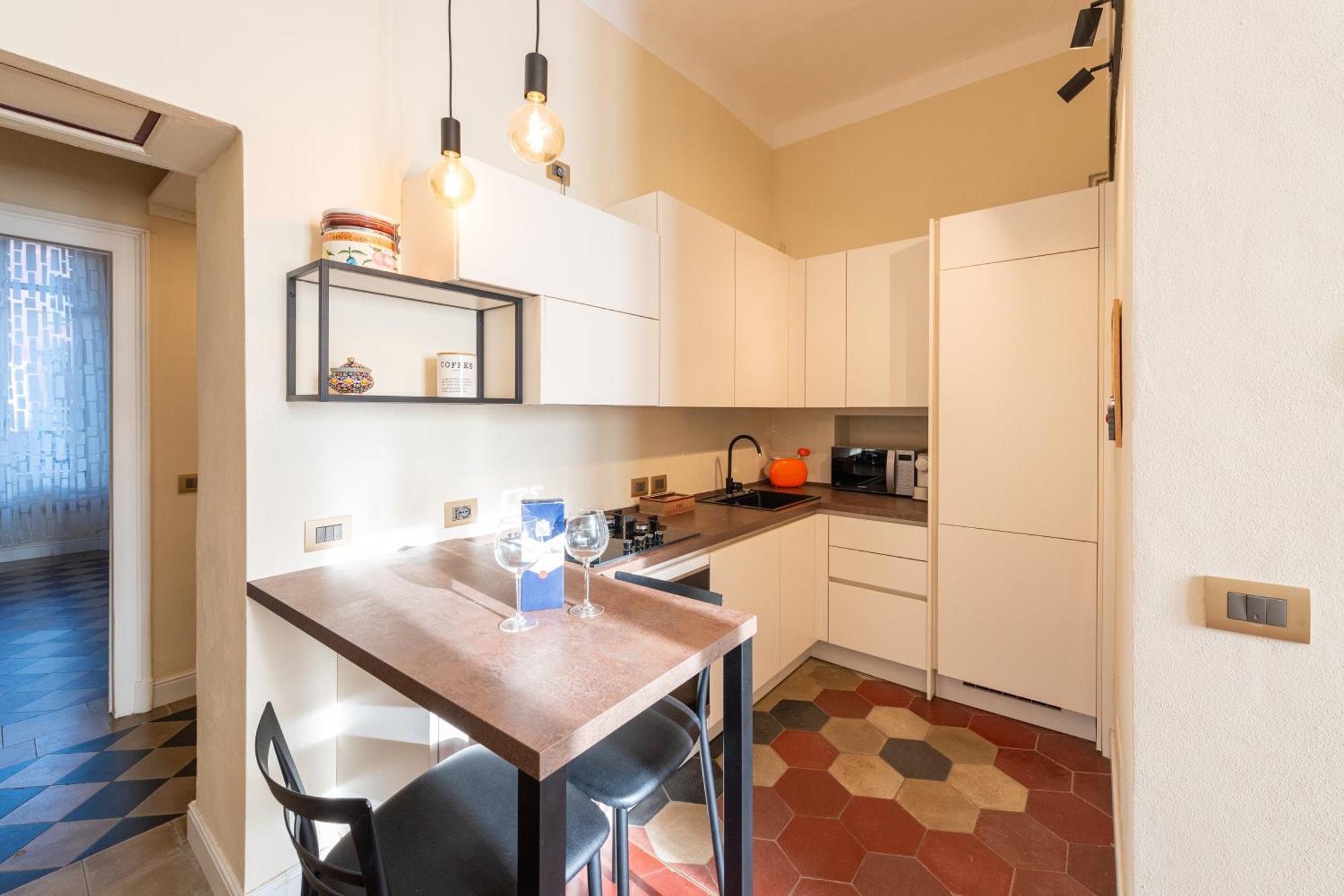 10' Duomo & Station Large Apartment